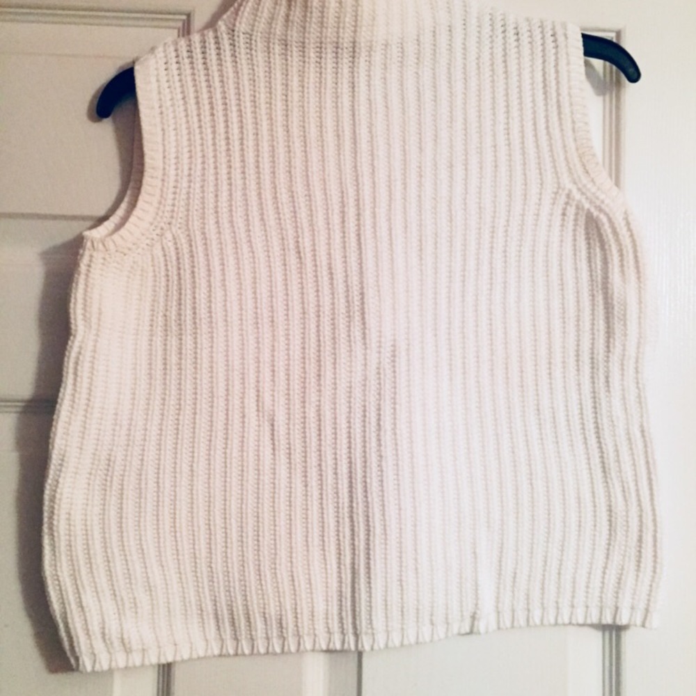 White Crop Sleeveless Sweater